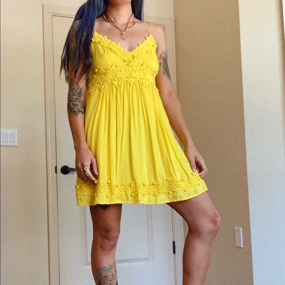 Yellow sun dress 💛 - Picture 3 of 4